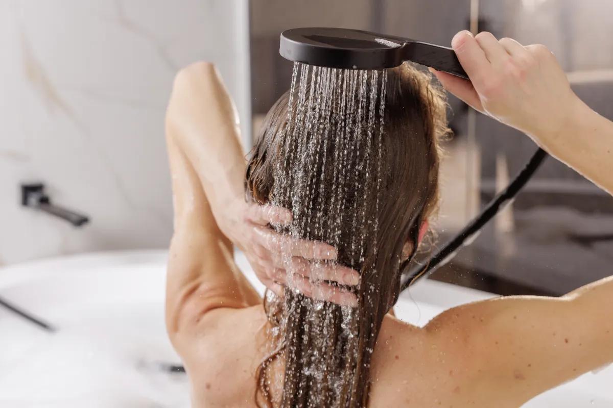 Hur ofta ska äldre duscha? Dermatologernas tips
